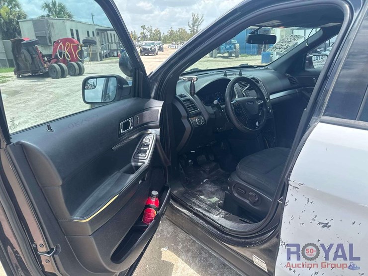 2019-ford-explorer-image-11