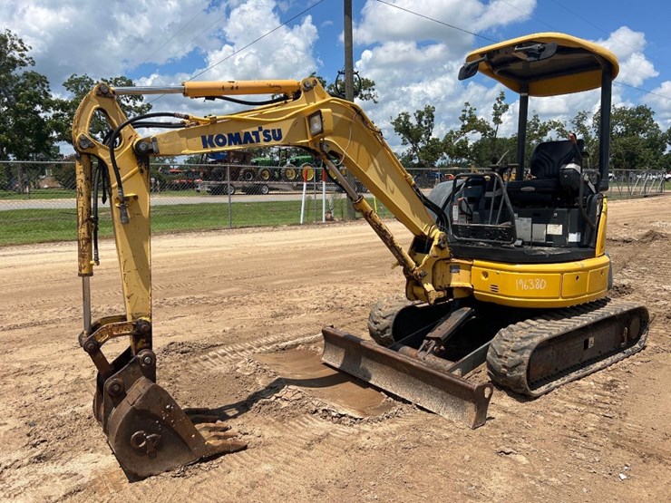 komatsu-pc27mr-2-image-8