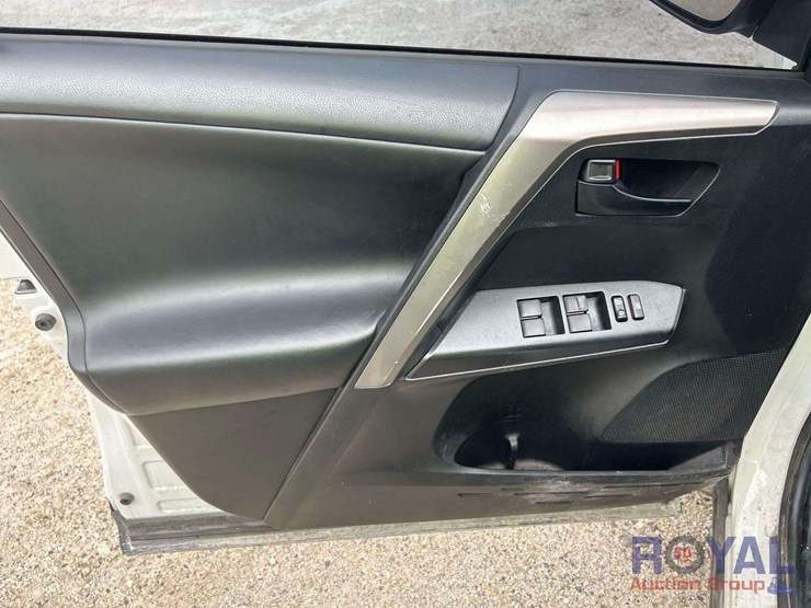2018-toyota-rav4-image-13