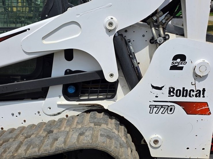 2022-bobcat-t770-image-25