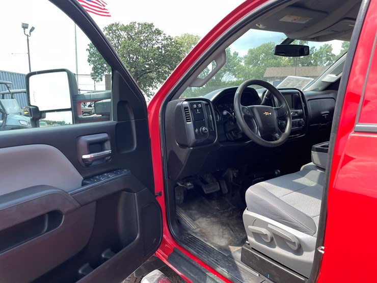 2019-chevrolet-silverado-2500-image-35