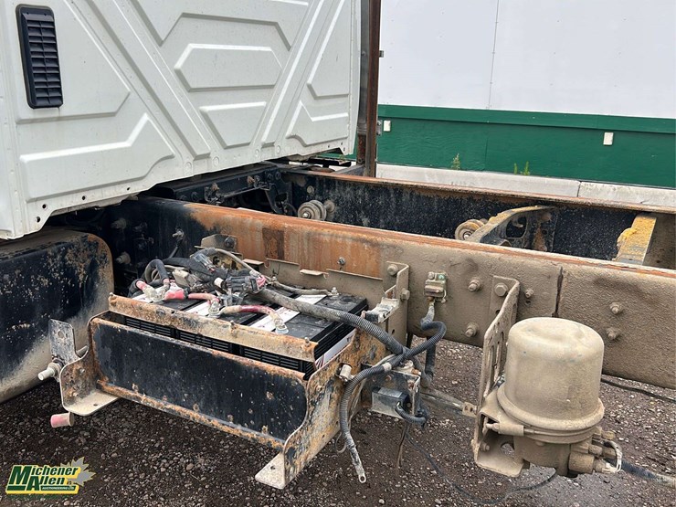 2010-international-durastar-4300-image-11