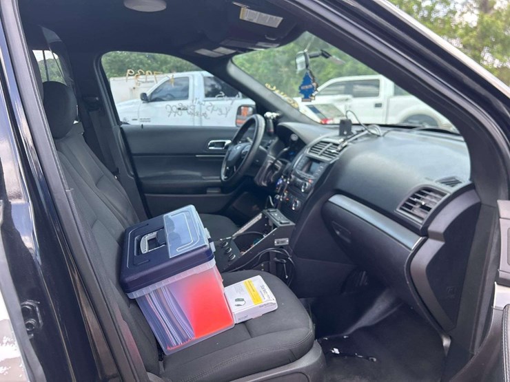 2017-ford-explorer-image-26