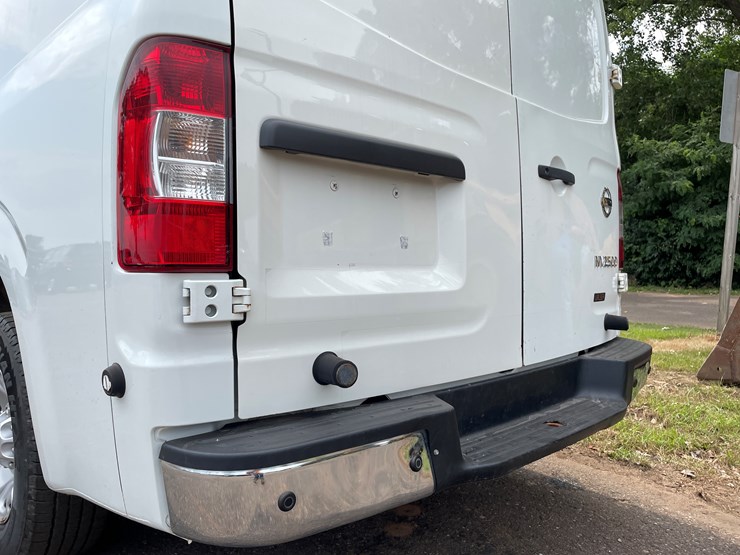 2013-nissan-nv2500-image-28