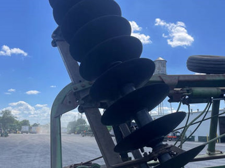 john-deere-235-image-23