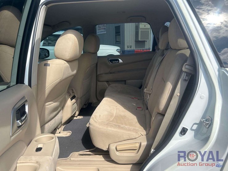 2015-nissan-pathfinder-image-18