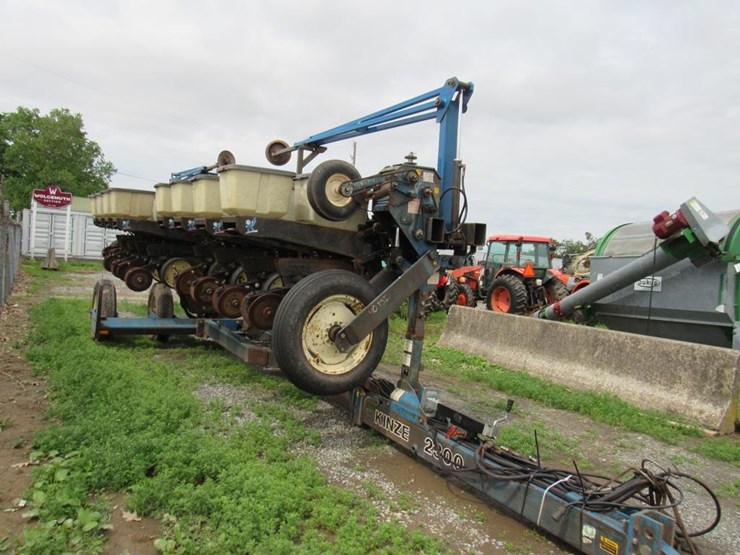 kinze-2300-image-13