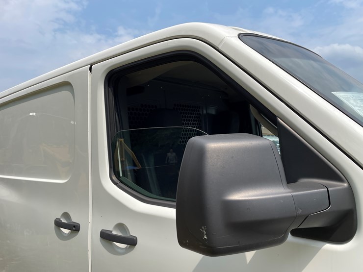 2013-nissan-nv2500-image-36