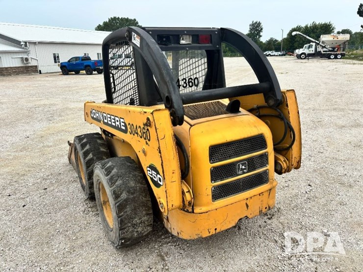 john-deere-250-image-11
