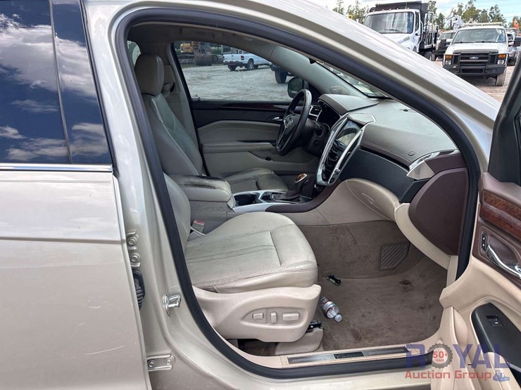 2013-cadillac-srx-image-23