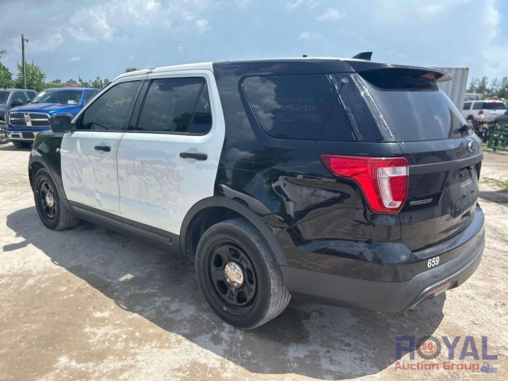 2016-ford-explorer-image-4
