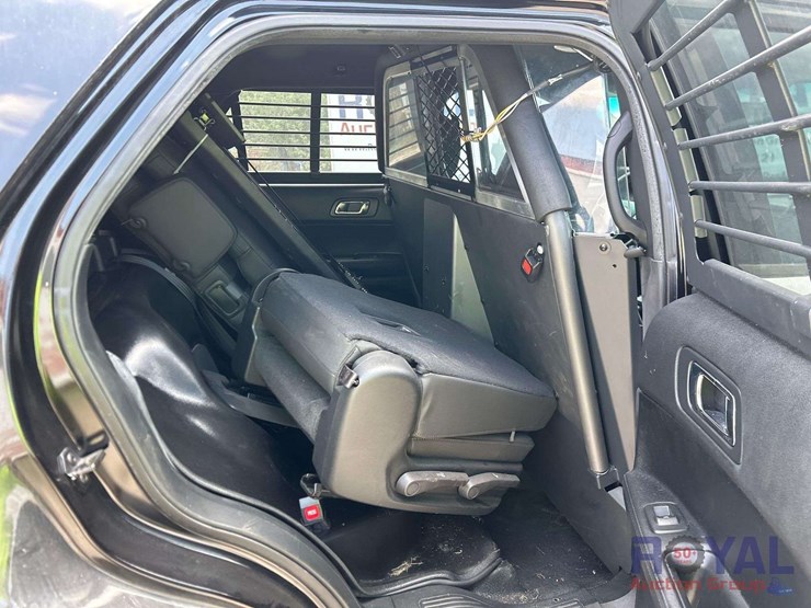 2016-ford-explorer-image-24