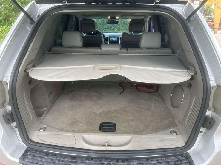 2011-jeep-grand-cherokee-laredo-image-22