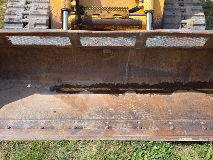 2007-deere-ct332-image-30