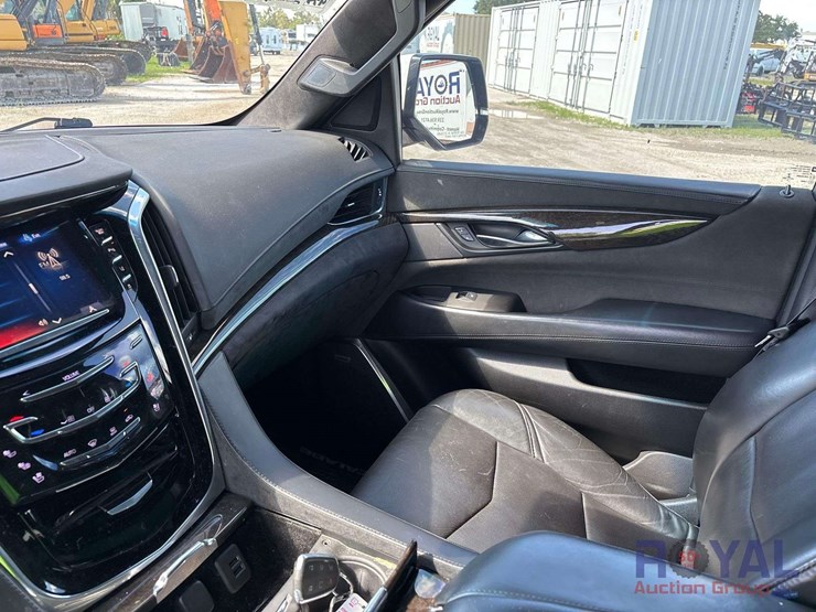 2015-cadillac-escalade-esv-platinum-image-9