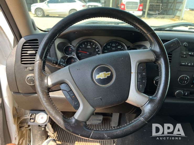 2013-chevrolet-silverado-image-45