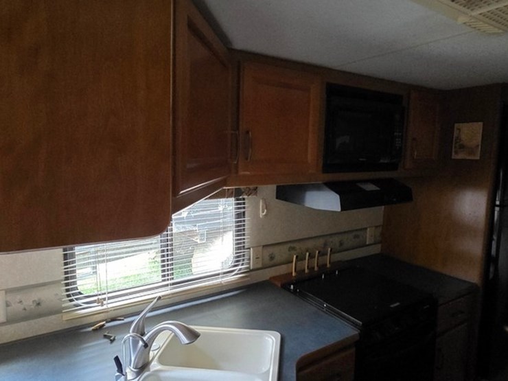 2003-fleetwood-2-axle-camper-(title)-image-39