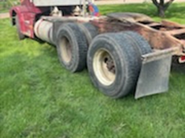 1987-peterbilt-377-image-6