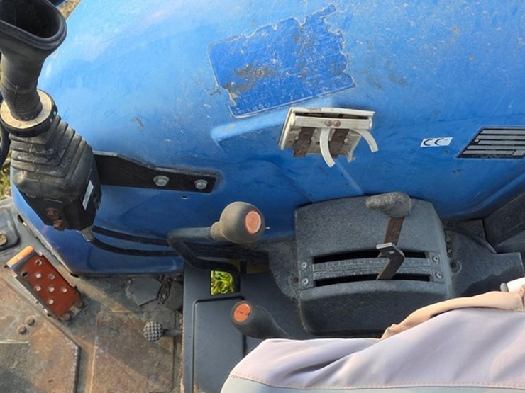 new-holland-tn70-image-45