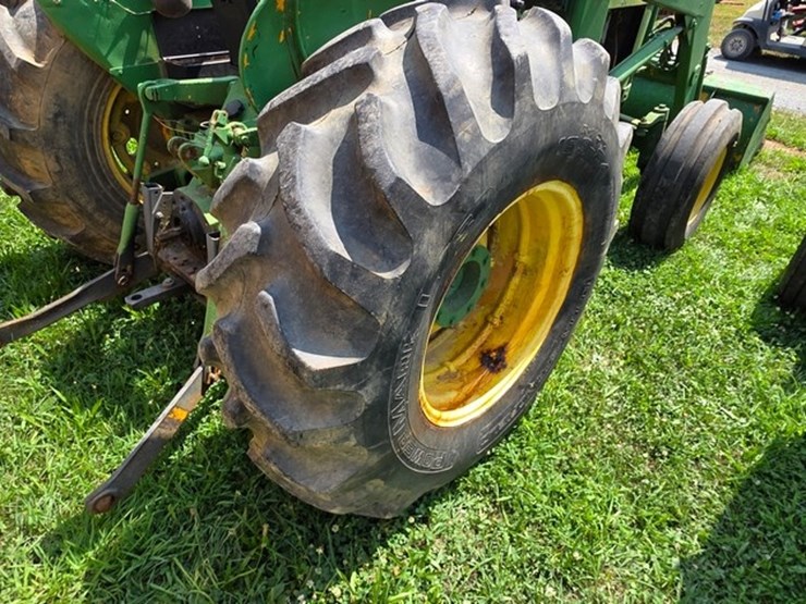 john-deere-300-image-13