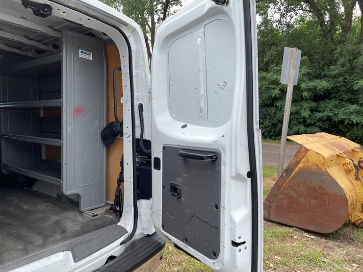 2013-nissan-nv2500-image-66