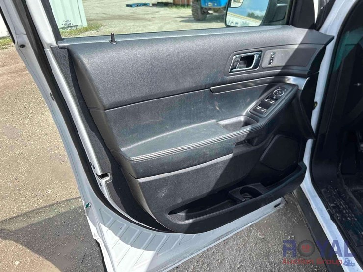 2016-ford-explorer-image-10