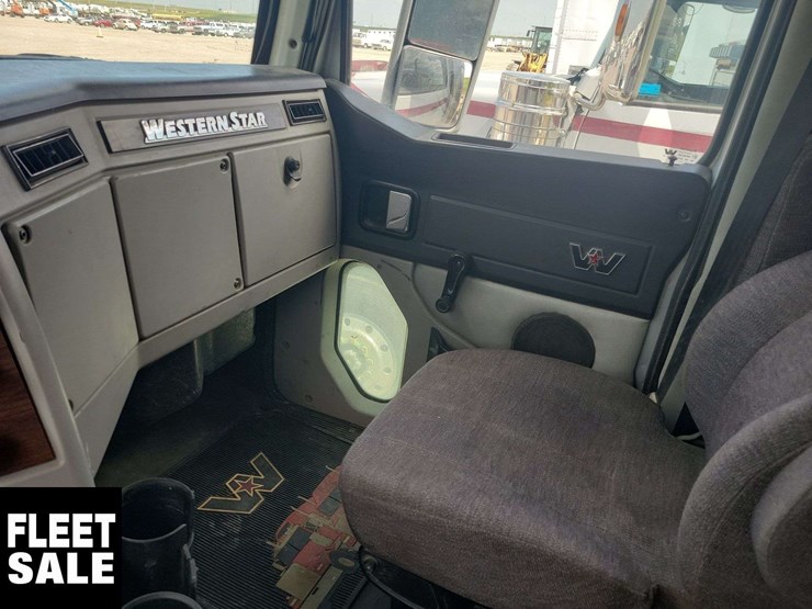 2015-western-star-4900-image-10