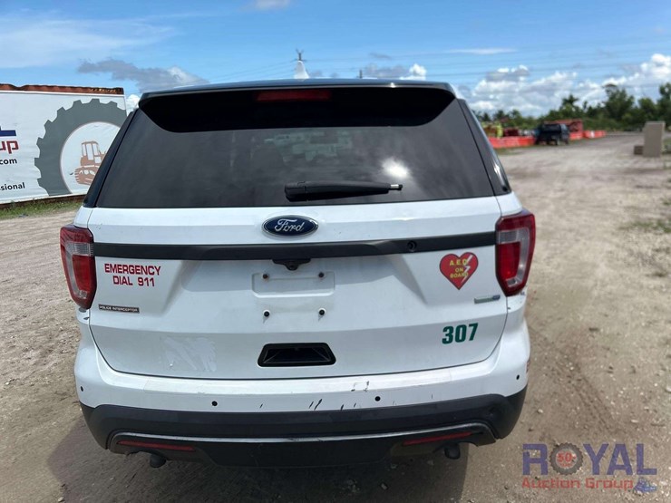 2016-ford-explorer-image-17