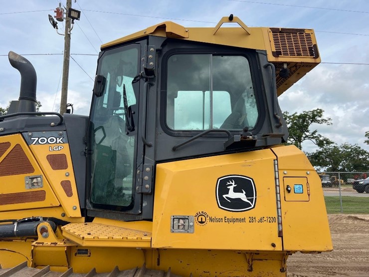 2020-deere-700k-lgp-image-32