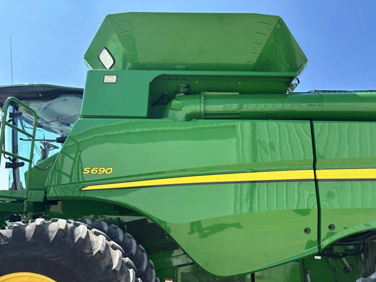 2013-john-deere-s690-image-29