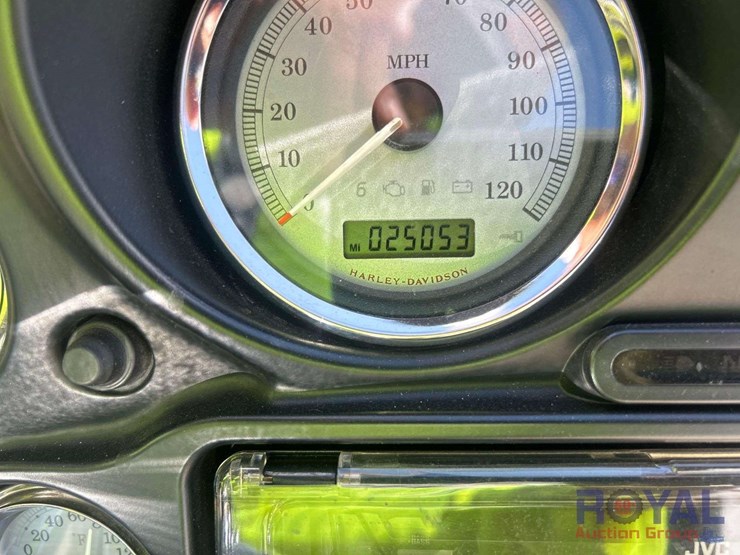 2012-harley-davidson-flhx-street-glide-motorcycle-image-7