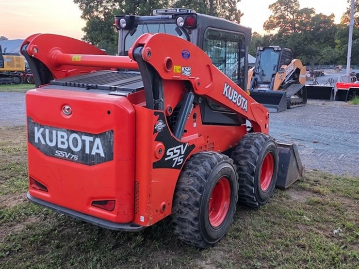 2016-kubota-ssv75-image-4