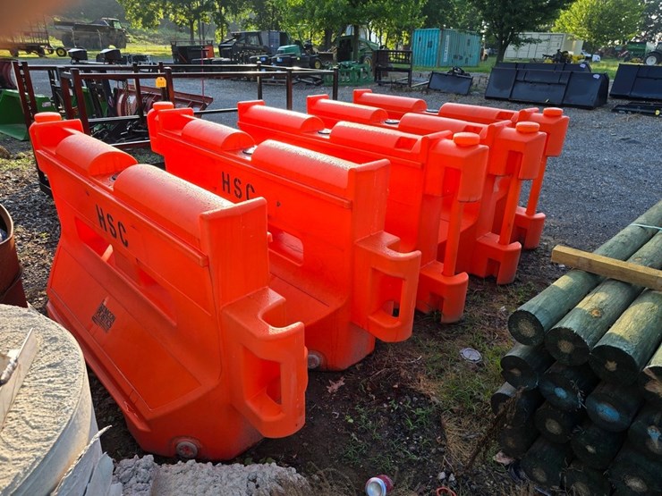5-6'-orange-plastic-barriers-image-3
