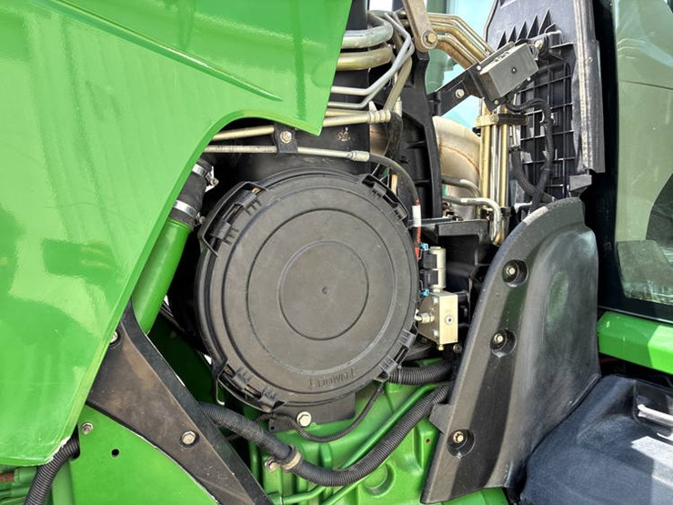 2014-john-deere-8285r-image-45