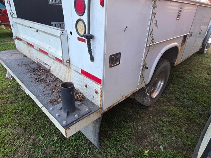 2010-ford-f550-image-19