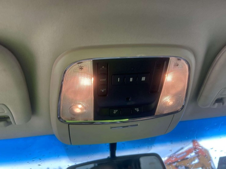 2011-jeep-grand-cherokee-laredo-image-17