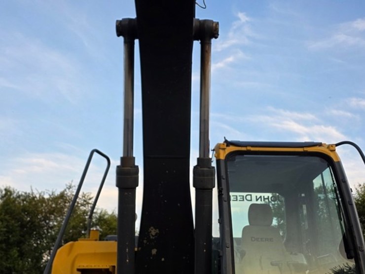 2013-deere-160g-lc-image-46