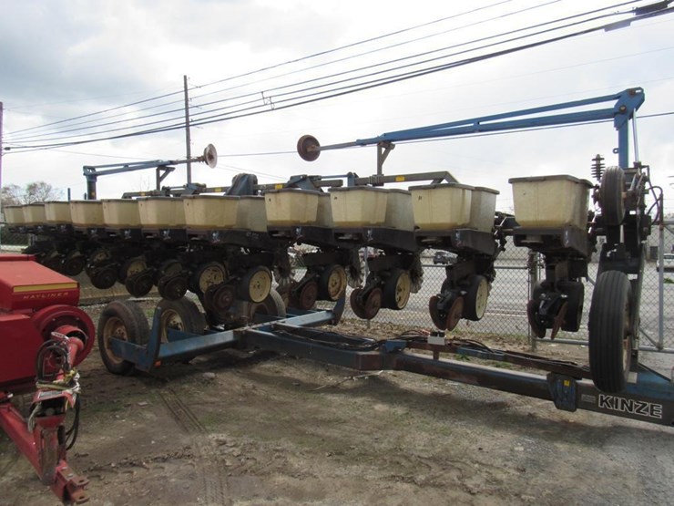 kinze-2300-image-4