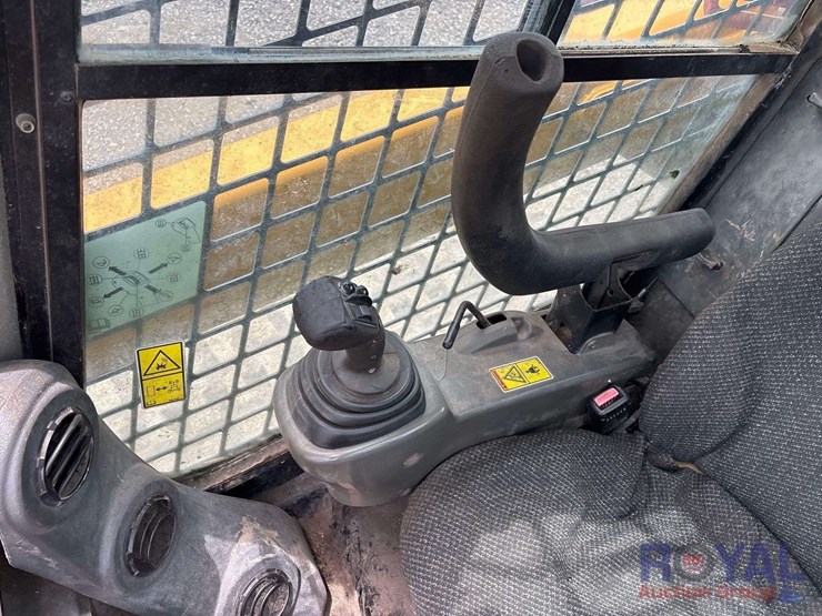 2015-caterpillar-299d2-xhp-image-16