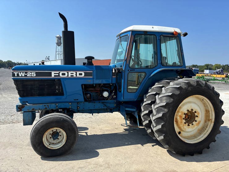 ford-tw25-image-11