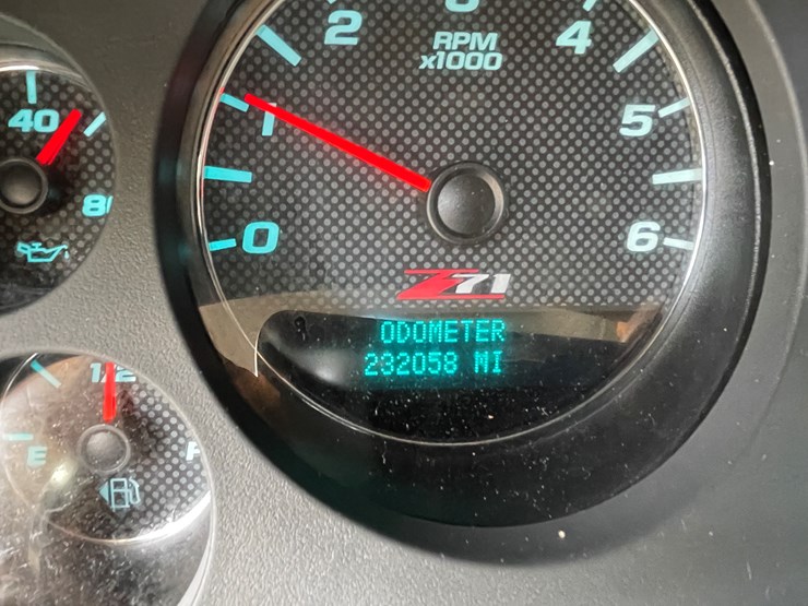 2008-chevrolet-suburban-image-66