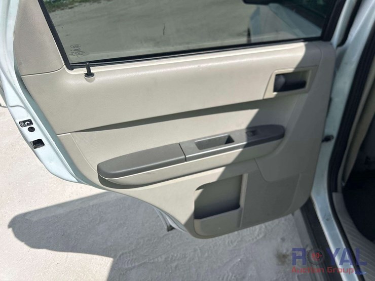 2012-ford-escape-xls-image-17