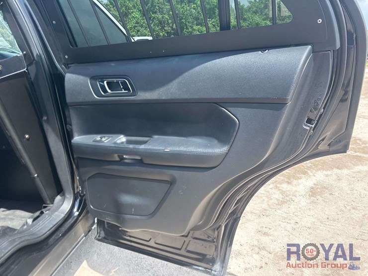 2016-ford-explorer-image-22