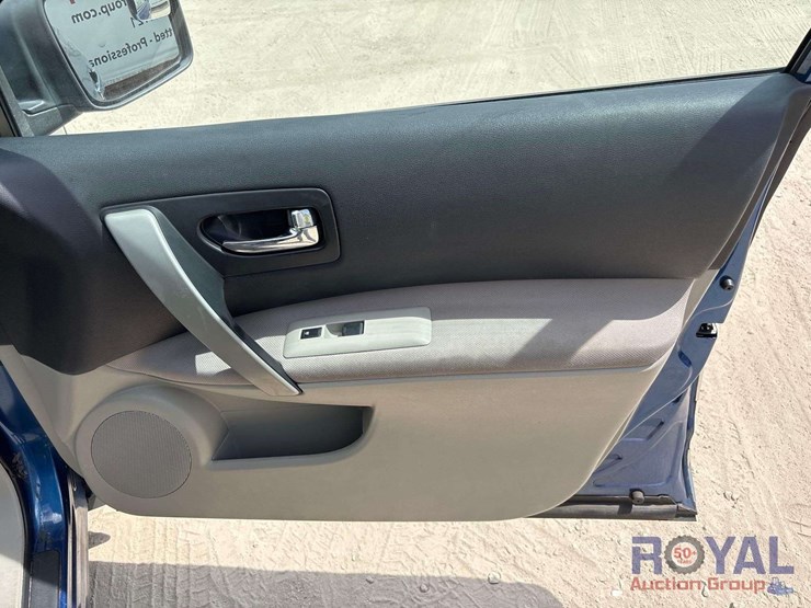 2010-nissan-rogue-image-23