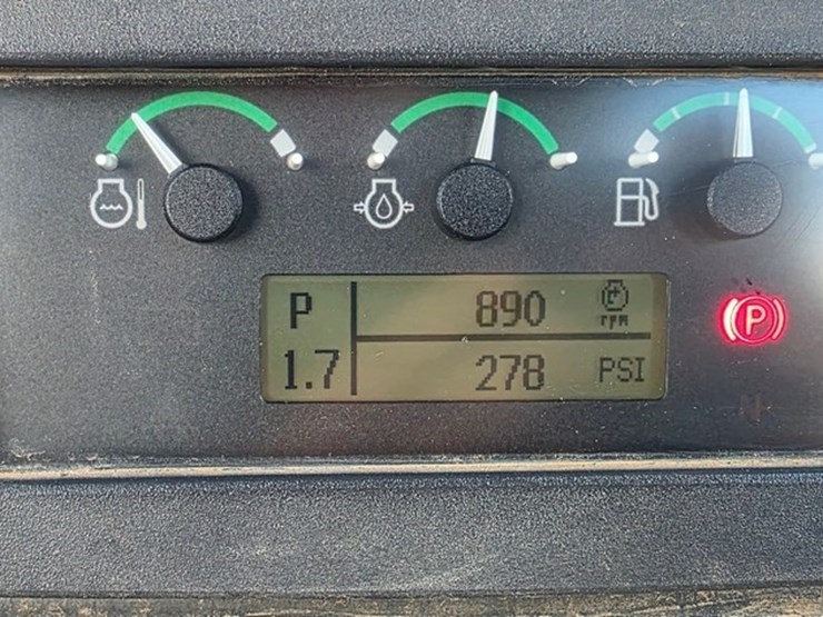 2014-deere-700k-lgp-image-82