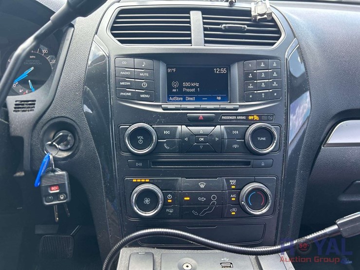 2017-ford-explorer-image-15