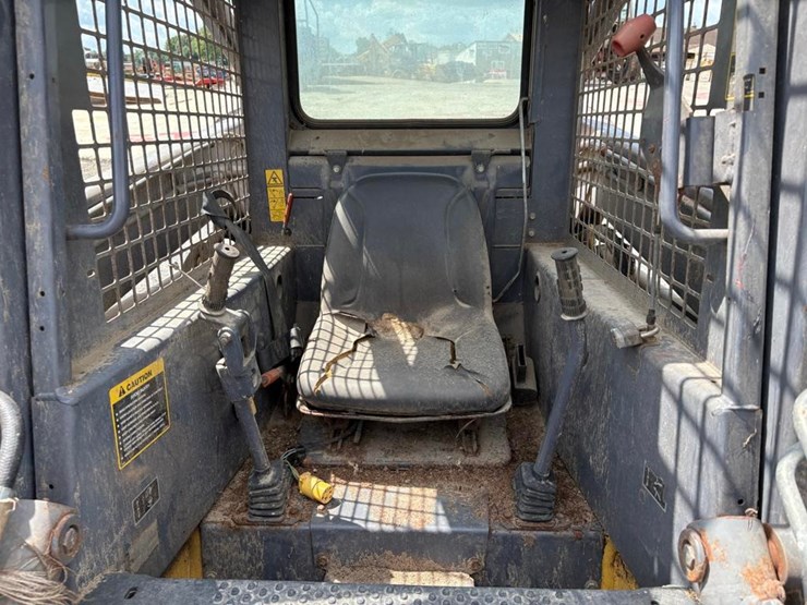 new-holland-ls170-image-13