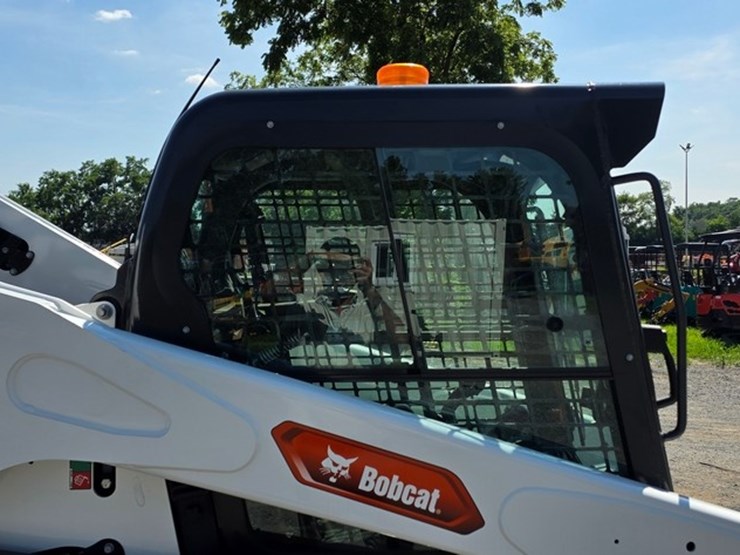 2023-bobcat-t770-image-13