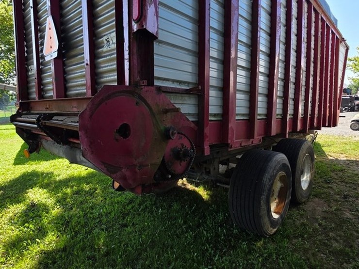 tandem-axle-silage-cart-image-17