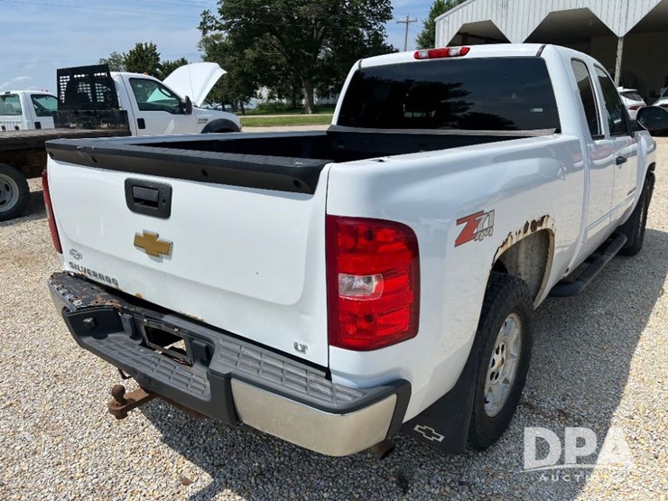 2013-chevrolet-silverado-image-31
